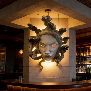 Statue en fibre de verre personnalisable, création artistique originale, représentant la créature mythologique grecque Medusa aux cheveux serpent. - Product Image 2