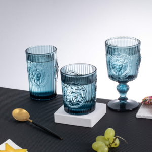 Gobelet à vin rouge pressé multicolore à motif de tête de <span class=keywords><strong>lion</strong></span> en relief, plaqué à la main pour une utilisation quotidienne à la maison ou lors de fêtes - Product Image 1