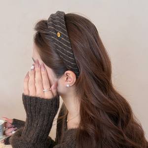 ที่คาดผมแฟชั่นสไตล์เกาหลีชุบทองสำหรับผู้หญิง รุ่นใหม่ปี 2025 ดีไซน์ทรงสูง ช่วยให้ใบหน้าดูเล็กลง-qiyu - Product Image 4