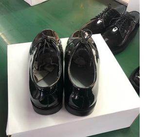 Chaussures habillées en cuir brillant PU DFP01 pour hommes, personnalisables - Product Image 3