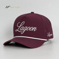 Casquette de baseball personnalisée à 5 panneaux, logo en silicone sur nylon, perforations laser, séchage rapide, respirante, pour le sport et les activités de plein air