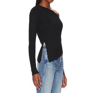 เสื้อเปิดไหล่แขนยาวทรงเอซิมเมตริก ชายเสื้อผ่าข้าง ผ้าริบถัก สำหรับผู้หญิง - Product Image 3