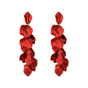 Nouvelles boucles d'oreilles longues en forme de pétale de rose écologique pour femmes Design irrégulier avec appel noble et boucles d'oreilles de style élégant - Product Image 1