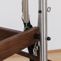 Machine de Pilates Reformer demi-tрапèze réglable avec logo personnalisé, multifonctionnelle, en bois de noyer, pour usage commercial, tour écologique