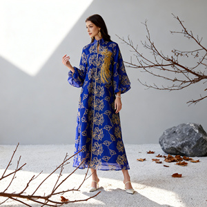 Abaya personnalisée en polyester brodé de qualité supérieure pour femmes musulmanes, robe élégante pour occasions spéciales, fournisseur en gros - Product Image 2