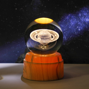 2025 nuevo USB LED luz de noche galaxia Saturno bola de cristal creativa estado de ánimo dormitorio decoración del hogar lámpara de mesa para niños regalo de cumpleaños - Product Image 1