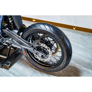 Ensemble de roues Supermoto en gros en stock pour Talaria Komodo Ebike, <span class=keywords><strong>pneu</strong></span> de route CST 17 pouces, accessoires de roue complète - Product Image 4