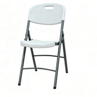 Chaise pliante commerciale avec poignée intégrée, assise moulée par soufflage, gris foncé, structure en acier, mobilier événementiel