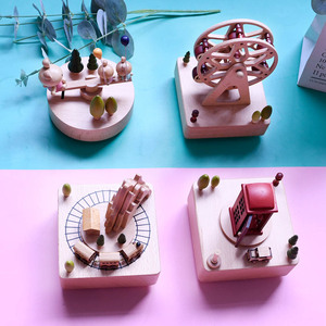 Caja Musical de Madera con Manivela, Regalo Creativo de Cumpleaños, Diseño Pintado a Mano Personalizable, Estilo Europeo, Día de San Valentín - En Stock - Product Image 3