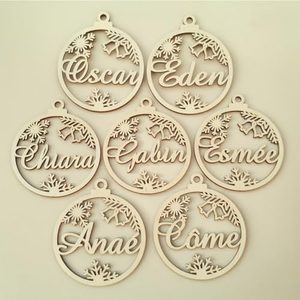 Juego de Adornos Navideños Personalizados |   Corte y Grabado Láser en Madera Contrachapada de Álamo de una Sola Capa |   8 Adornos Colgantes con Formas Navideñas - Product Image 3