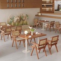Tables et chaises de salle à manger rétro en bois sur mesure pour restaurants, cafés japonais haut de gamme, sièges de table et canapés pour influenceurs