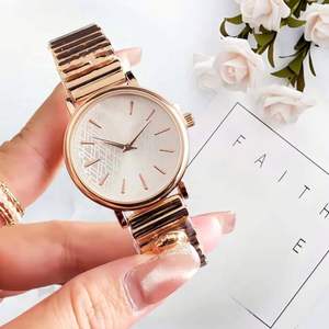Nuevos relojes de marca superior de lujo con caja redonda dorada para mujer, reloj con esfera negra, pulsera de Metal minimalista, reloj de pulsera de lujo a la moda para mujer - Product Image 2