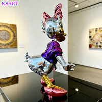Sculpture de Daisy Duck 'Shopping Queen' en résine électroplaquée, style Pop Art moderne et populaire, pour décoration de galerie, artisanat en résine