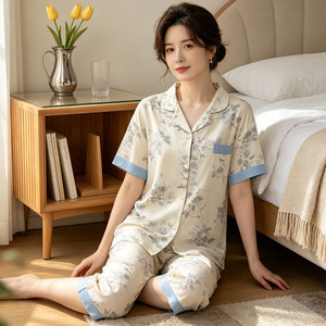 Nuovo Pigiama Estivo 2026 per Donne di Mezza Età, Set Due Pezzi con Cardigan a Maniche Corte e Pantaloni Corti Floreali, Abbigliamento Casual da Casa per Mamme - Product Image 5