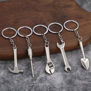 Mini Portachiavi in Metallo con Martello, Cacciavite, Chiave Inglese, Pala, Charm per Tuttofare e Bomboniere - Product Image 2