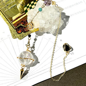 ลูกแก้วคริสตัลธรรมชาติขายส่ง ลูกตุ้มเวทมนตร์ แกะสลักด้วยมือ ลูกแก้วอะเวนเจอรีน นาฬิกาทรงดาวเคราะห์ สร้อยคอสำหรับแขวนในรถ ของขวัญ - Product Image 4