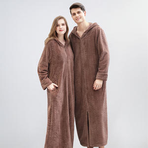Vente en gros d'usine/OEM Automne Hiver <span class=keywords><strong>Peignoir</strong></span> Chemise de nuit à fermeture éclair Capuche Taille élastique Longue Flanelle Épaissie Pyjamas Style Couple - Product Image 3