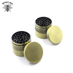 Molino de Hierbas Metálico Joli de 4 Capas con Rayas Verticales en Varios Tamaños para Tiendas de Fumadores, Productos para Fumar, Suministros, Molinillo de Tabaco Personalizado - Product Image 4