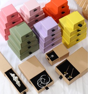 Caja de Regalo de Joyería de Papel Kraft Marrón con Logotipo Personalizado al por Mayor, Cuadrada, Lujosa, con Relieve, Impresa en 4 Colores, con Cajón Deslizante - Product Image 2