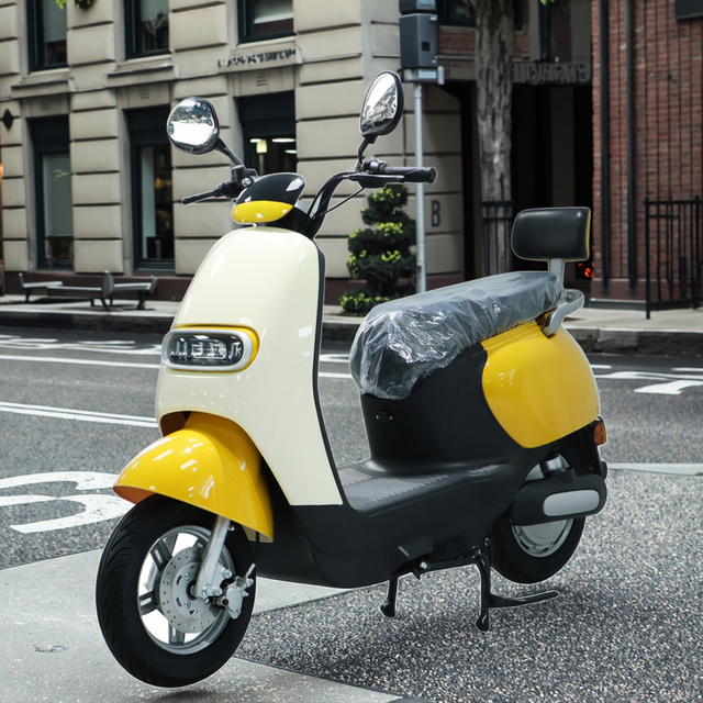 Stock Available Electric Scooter 25/35/45KM/H Lightweight with Backrest CKD Price Moped Electric