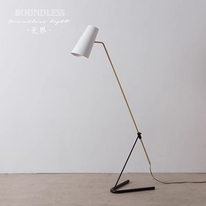 Lámpara de Pie Boundless con Fuente de Luz LED, Diseño Minimalista para Uso Doméstico - Product Image 1