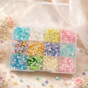 Kit de 12 Rejillas de Cuentas de Vidrio Pastel de Colores Mezclados para Hacer Joyas DIY con Caja de Almacenamiento para Pulseras y Collares - Product Image 1