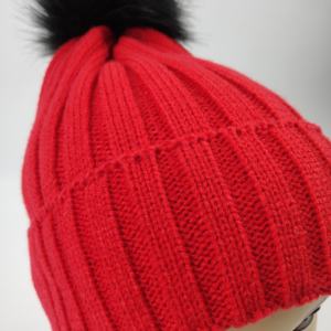 OEM classique acrylique fourrure Bobble épais côtelé câble tricot femmes Beanie personnalisé marron cuir patchs <span class=keywords><strong>pompon</strong></span> chapeaux d'hiver pour les dames - Product Image 4