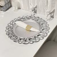 Assiette de chargeur en plastique rond pour table de fête de mariage décorative 13 pouces assiette chauffante classique assiette à dîner