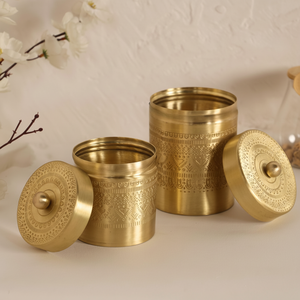 Portavelas de Metal de Lujo que Brinda un Almacenamiento Elegante para Velas Mientras Eleva Cualquier Ambiente con una Apariencia Estilizada y Refinada - Product Image 1