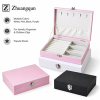Boîte à bijoux modulaire en cuir avec intérieur en velours, crochets pour colliers, rouleaux pour bagues, rangement rose, noir, blanc pour femmes