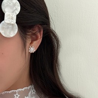 Luxuriöse Sternblumen-Ohrstecker aus versilbertem Kupfer für Damen – Trendiges Geschenk mit elegantem High-End-Gefühl