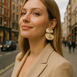 Boucles d'oreilles rétro tendance lumière luxe alliage double coquille pendentif plage vacances accessoires boucles d'oreilles - Product Image 1