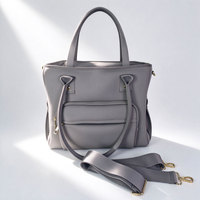 Sac fourre-tout en néoprène personnalisé OEM ODM avec logo, grand format, imperméable, pour couches de bébé, sac à langer pour maman, idéal pour les voyages avec bandoulière