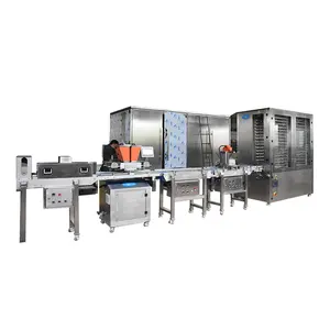 La fabbrica completamente automatica di piccola capacità utilizza una macchina automatica per il deposito di cioccolato a un colpo