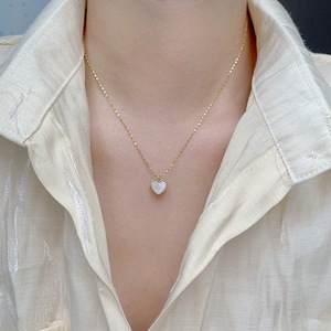 Collana in Acciaio al Titanio Inossidabile, Stile Retrò Squisito, Semplice, con Cuore in Madreperla Bianca Dorata, Lusso Leggero - Product Image 4
