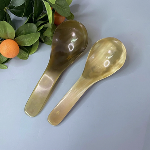 Cuillère à dîner en corne naturelle, style bohème, fabriquée à la main, de qualité supérieure, hautement polie, personnalisable en gros pour la maison et l'hôtel par FWE - Product Image 1