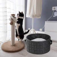 Lit pour chat en feutre noir avec coussin blanc, panier de couchage rond pour animaux de compagnie avec poignées de transport pour chats d'intérieur et petits animaux domestiques