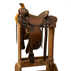 Bridon d'équitation anglais en cuir de buffle naturel gravé à la main BS International NA81, durable, en bois, style européen - Product Image 1