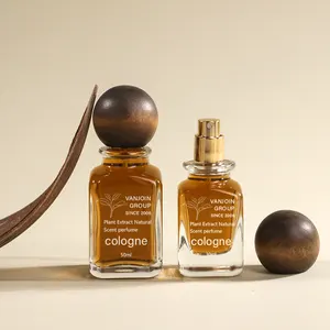 قارورة عطر فارغة قابلة لإعادة الملء قابلة للتخصيص 30 مل 50 مل قارورة عطر مربعة الشكل على الطراز العربي مزودة بغطاء خشبي كروي