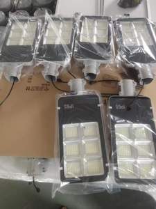 Iluminación de aluminio con energía solar Ip66 Impermeable al aire libre 50W 100W 200W 300W LED Farola solar - Product Image 3