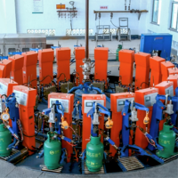 Machine de remplissage de GPL YUNER 6 têtes entièrement automatique, électrique et pneumatique, haute précision, intelligente, avec PLC, capacité 3000 kg/h, en caisse en bois