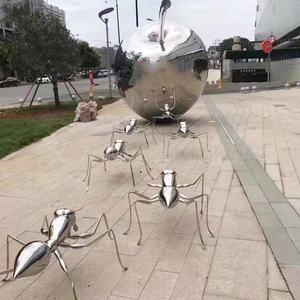 ประติมากรรมสัตว์สแตนเลสขนาดเท่าตัวจริงสำหรับสวนสาธารณะ รูปมดกินแอปเปิ้ล ประติมากรรมสแตนเลส - Product Image 1