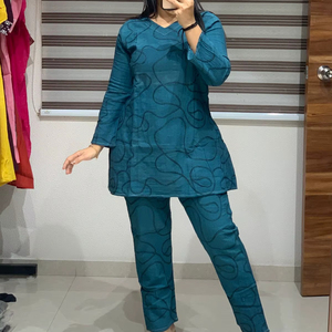 Conjunto de Ropa Elegante Dhwaja Export para Mujer, Algodón Khadi Puro, Secado Rápido, Estilo Étnico Tradicional - Product Image 1