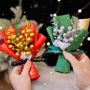 Cadeau de Noël, petit bouquet de Noël, cadeau créatif, bouquet artificiel avec pommes de pin et Père Noël - Product Image 3