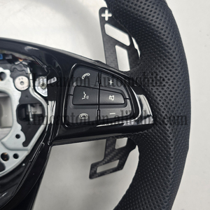 สินค้ายอดนิยมพวงมาลัยหนังแบบเจาะรูผสานคาร์บอนไฟเบอร์สำหรับ Mercedes Benz GLC/GLC63 AMG - Product Image 3