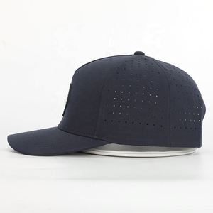 Gorra de béisbol impermeable de 5 paneles personalizada, gorra de goma de PVC de 5 paneles con agujero perforado cortado con láser, gorra resistente al agua perforada - Product Image 3