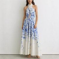Robe longue d'été ample à col halter croisé, motif floral bleu à pois, découpes, taille cintrée avec ceinture, style plage, fabriquée sur mesure