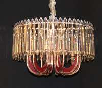 Lustre en cuir et fer avec finition dorée moderne et luxueuse, cristal, taille personnalisable, éclairage à économie d'énergie, garantie de 2 ans, salon