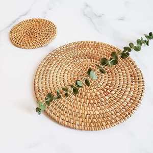 Set de table rond classique en bambou naturel tissé, fait main, écologique, 35 cm, pour la maison et la cuisine - Product Image 6