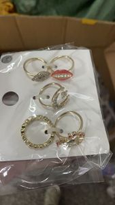 Vente en Gros <span class=keywords><strong>de</strong></span> Bracelets à Breloques Mixtes Collier <span class=keywords><strong>Lot</strong></span> <span class=keywords><strong>de</strong></span> Bijoux Fins Bracelets Vintage Bagues Plaqué Or <span class=keywords><strong>de</strong></span> Haute Qualité Bracelets pour Femmes - Product Image 4